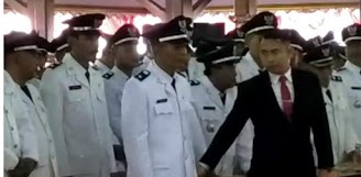 Tukang Gali Kubur Ini Mengalahkan Para Sarjana dan Dilantik Jadi Kepala Desa Tukang Gali Kubur Ini Mengalahkan Para Sarjana dan Dilantik Jadi Kepala Desa