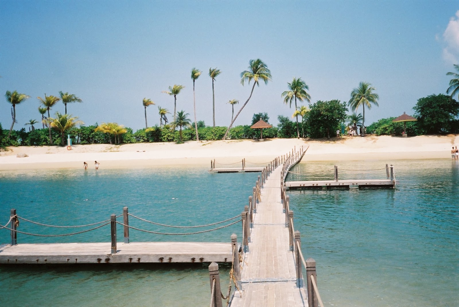 пляжи острова сентоза. остров сентоза в сингапуре. сингапур пляжи. сингапур сентоза пляжи. сингапур пляжный отдых.