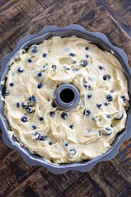 Easy Recipes Blueberry Round Cake for breakfast