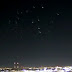 Misteriosas luces aparecen en el cielo en plena transmisión en vivo de un canal estadounidense