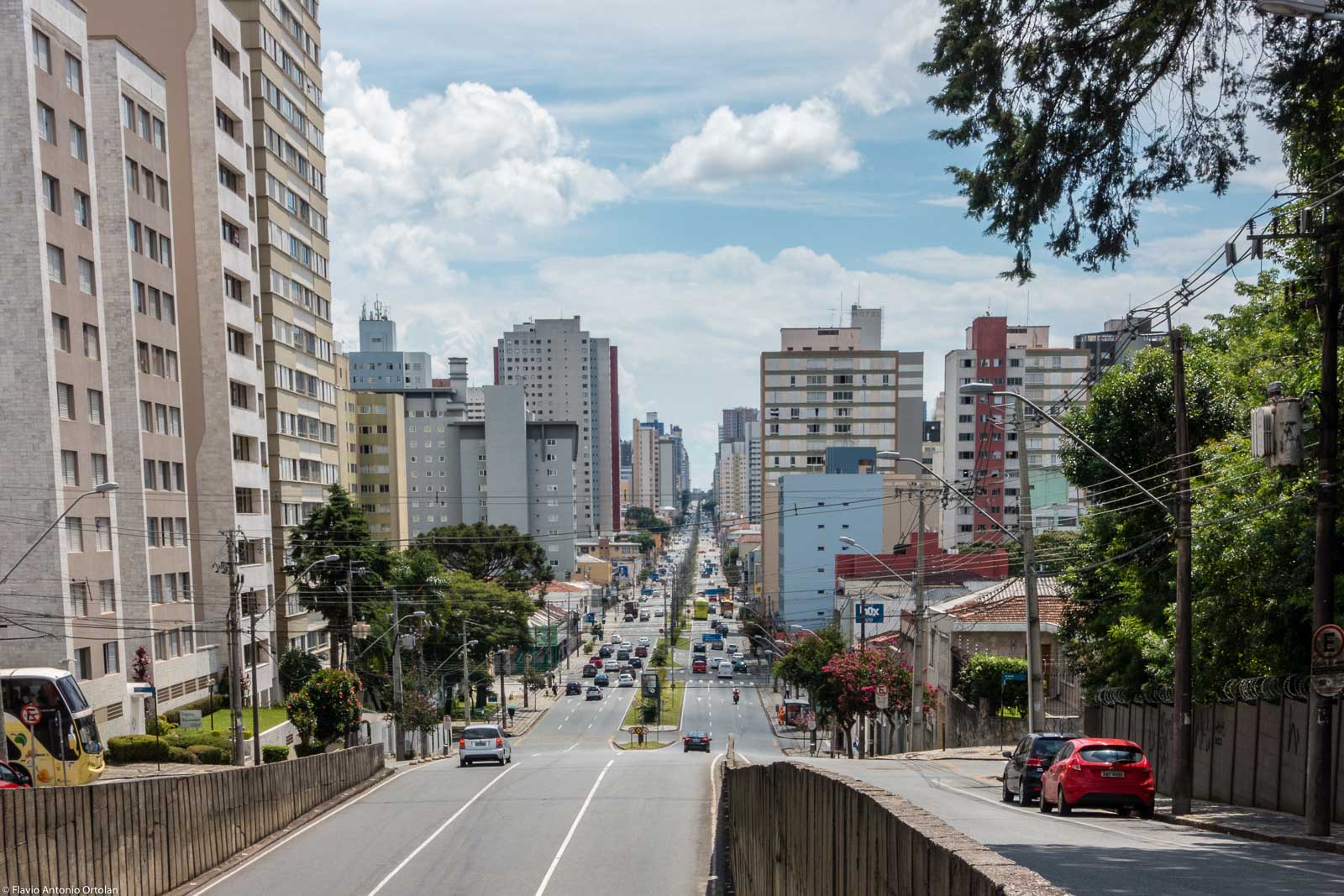 Fotografando Curitiba A Visconde de Guarapuva em um momento de calma Fotografando Curitiba A Visconde de Guarapuva em um momento de calma