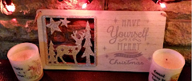 A christmas plaque on the fireplace
