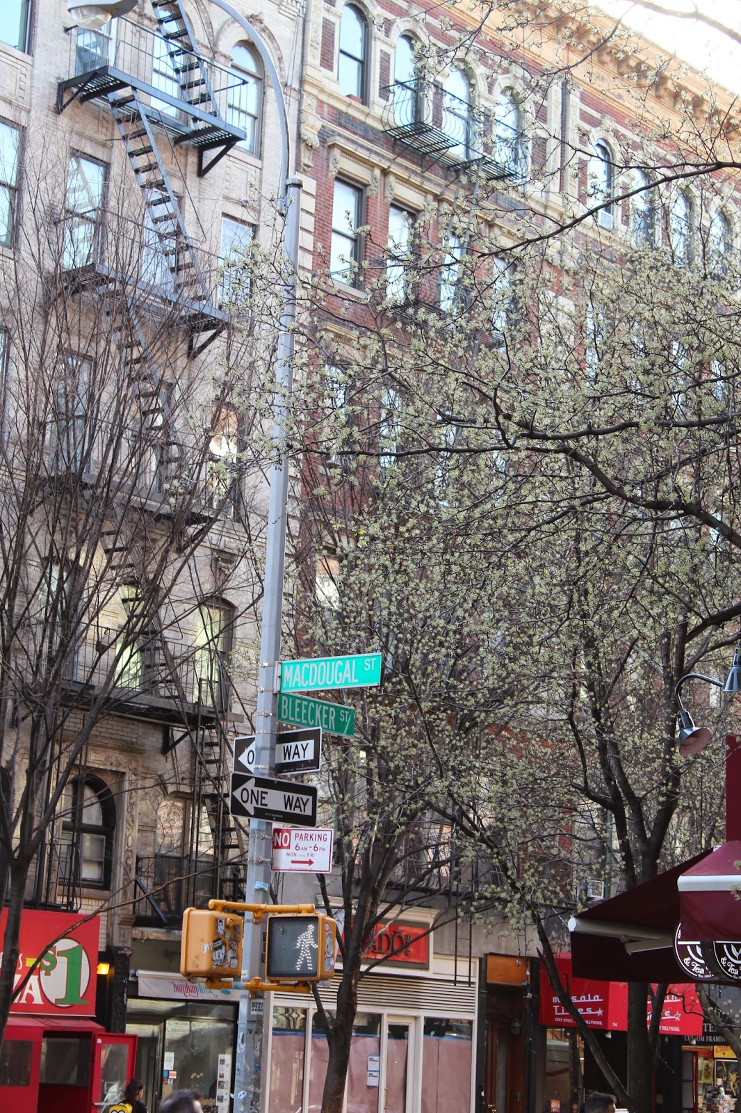 Streetwise / Starry Eyes Bleecker & Macdougal / Greenwich Village