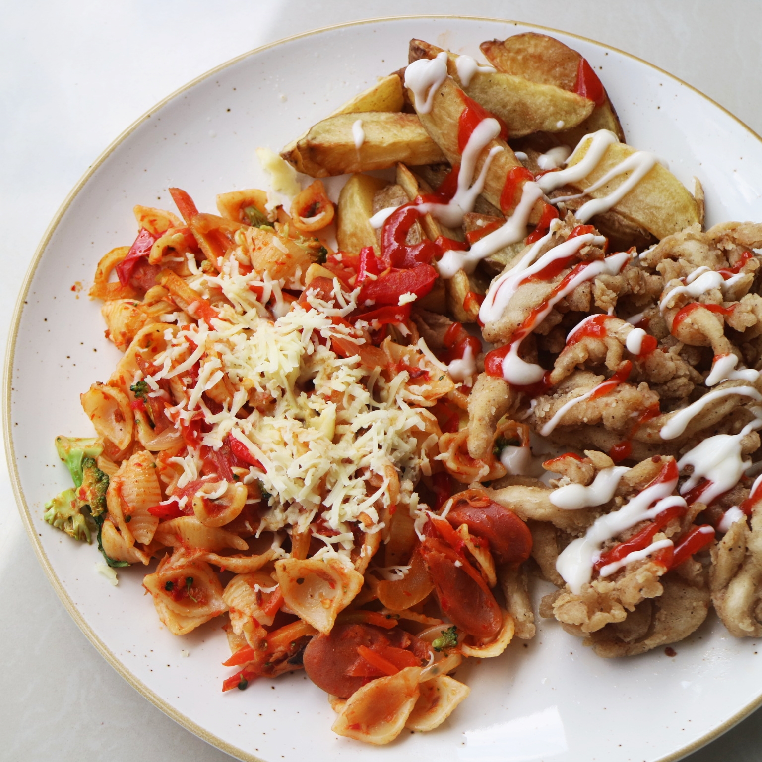 Three dishes. Dishes with food. Three dishes. ресторан chefs warehouse. Restoran po poniatiam.