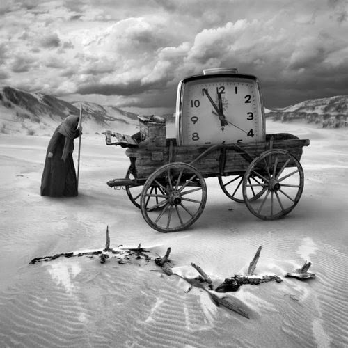 16-Timer-Dariusz-Klimczak-Black-and-White-Surreal-Altered-Reality-www-designstack-co