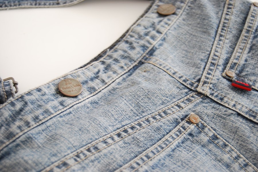 bolso hecho a partir de un vaquero viejos.