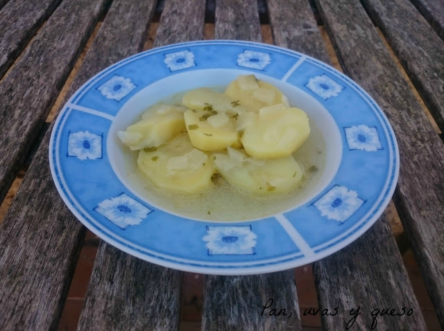 Patatas guisadas en salsa verde (tradicional o Crock-Pot)