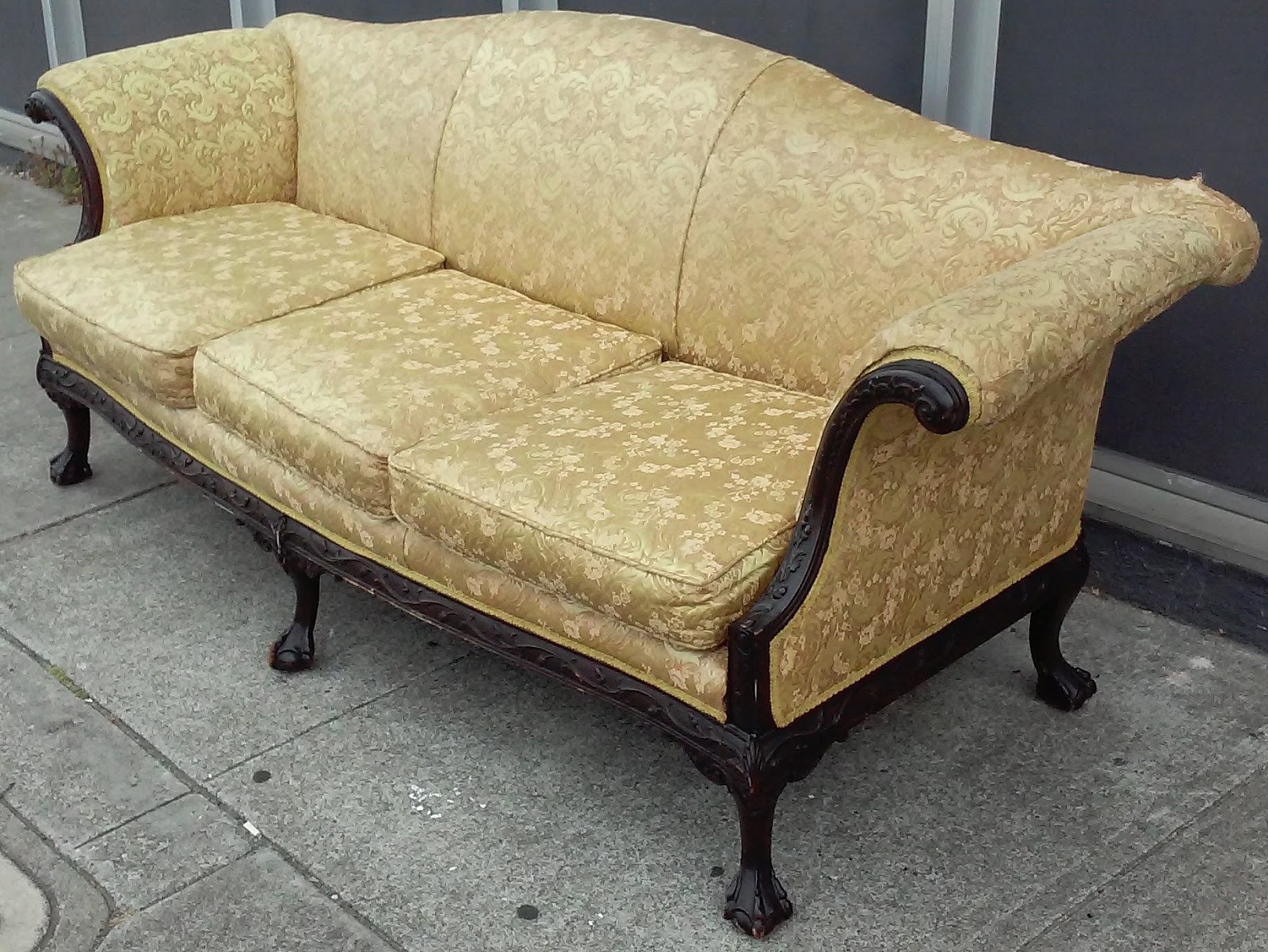 UHURU FURNITURE & COLLECTIBLES SOLD 17249 Vintage Clawfoot