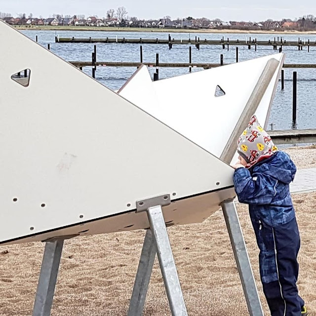 5 spannende Familien-Ausflüge auf Fehmarn im Winter. Ein Ausflug zum Spielplatz in Burgtiefe ist auch in der kalten Jahreszeit eine gute Idee.