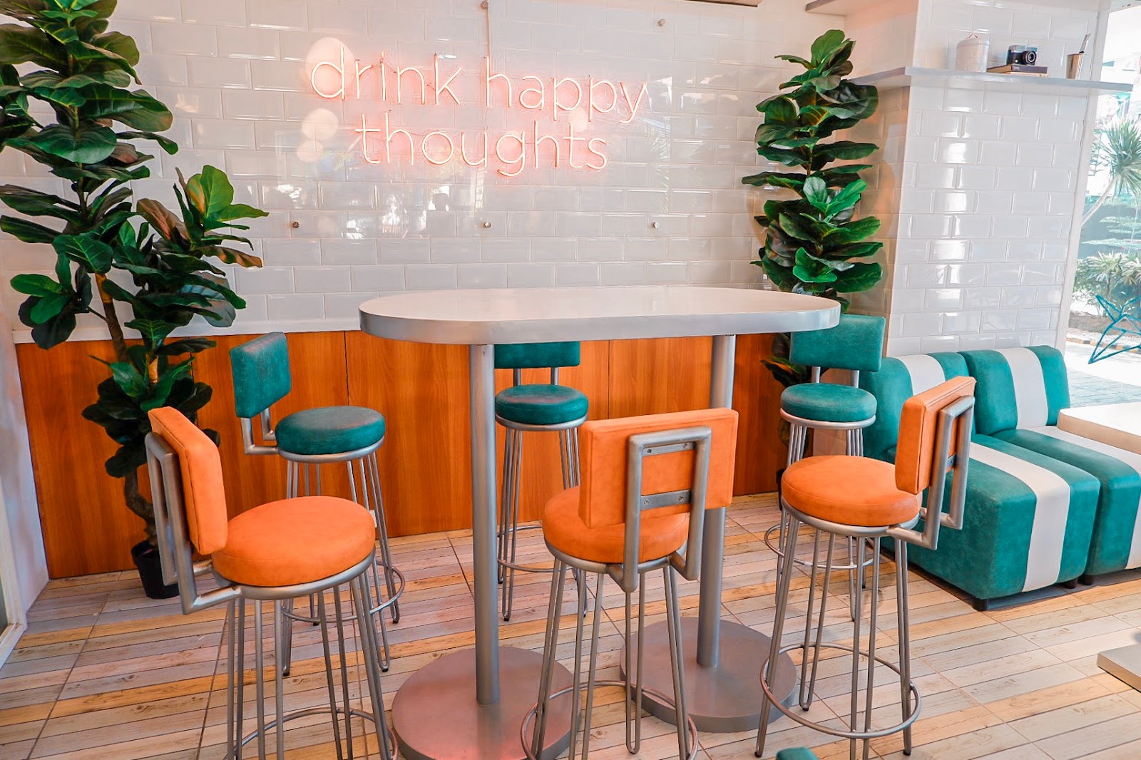 Sprocketeer Cafe: Modern Diner with Retro Vibes