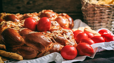 INTERNATIONAL:  BORDERLESS CUISINE 11 - Easter Breads - RECIPES - Kulich and MORE!