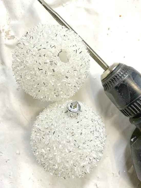 How to Build a Junky Snowman using Christmas balls