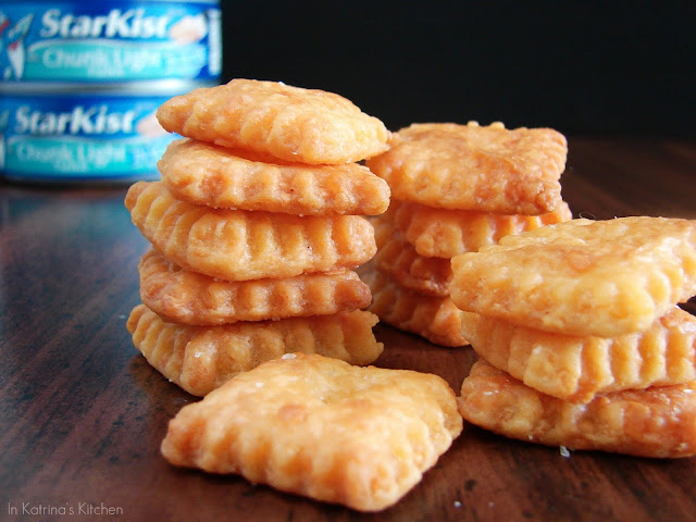 Homemade Cheez-Its #recipe from @KatrinasKitchen