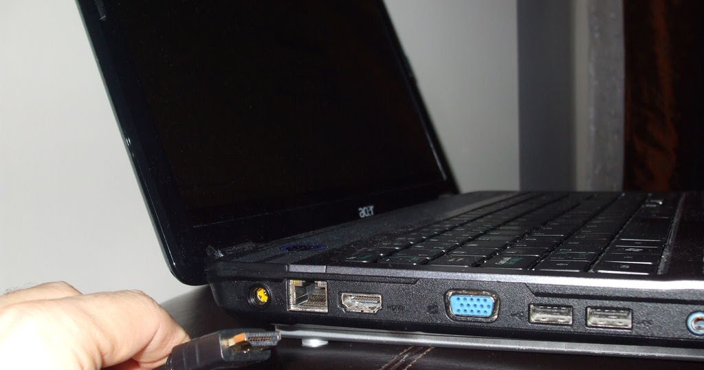 Передача с ноутбука на телевизор. Подключается ноутбук к телевизору Acer. Подключить ноутбук к телевизору. Подключить ноут к телевизору. Соединить ноутбук с телевизором.