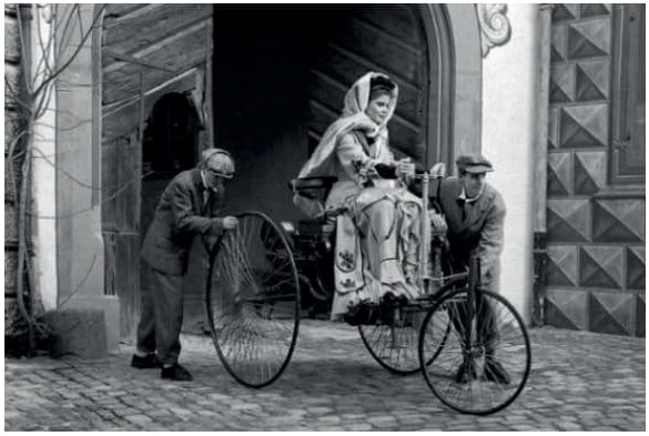 Bertha Benz e o primeiro teste de um veículo motorizado (1888) Bertha Benz e o primeiro teste de um veículo motorizado (1888)