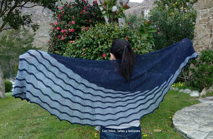 Con hilos, lanas y botones: Good Vibes Shawl