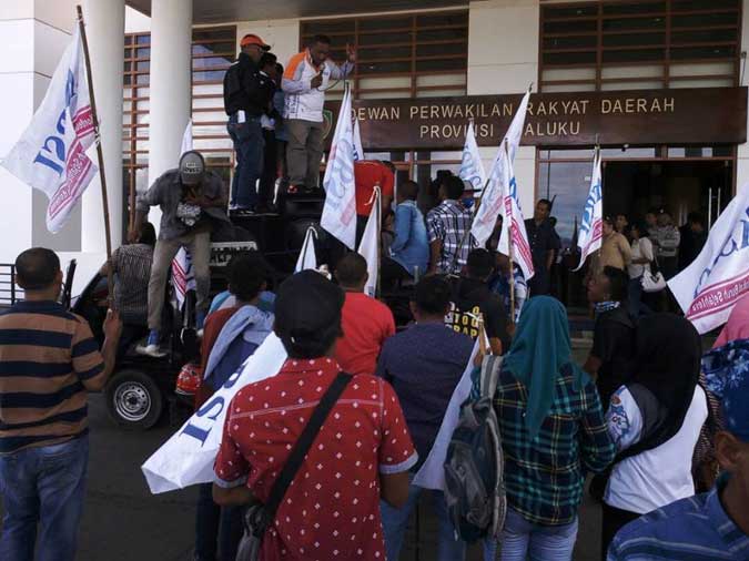 KSBSI Maluku Gelar Aksi Damai Peringati May Day Di DPRD Maluku KSBSI Maluku Gelar Aksi Damai Peringati May Day Di DPRD Maluku