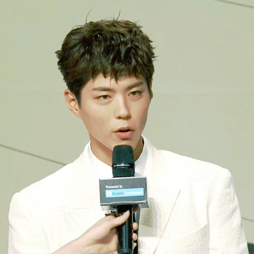 박보검 어제자 흰수트, 레드카펫 입장.gif | 인스티즈