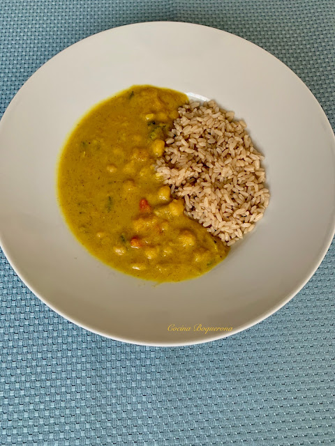 Curry de garbanzos con verduras