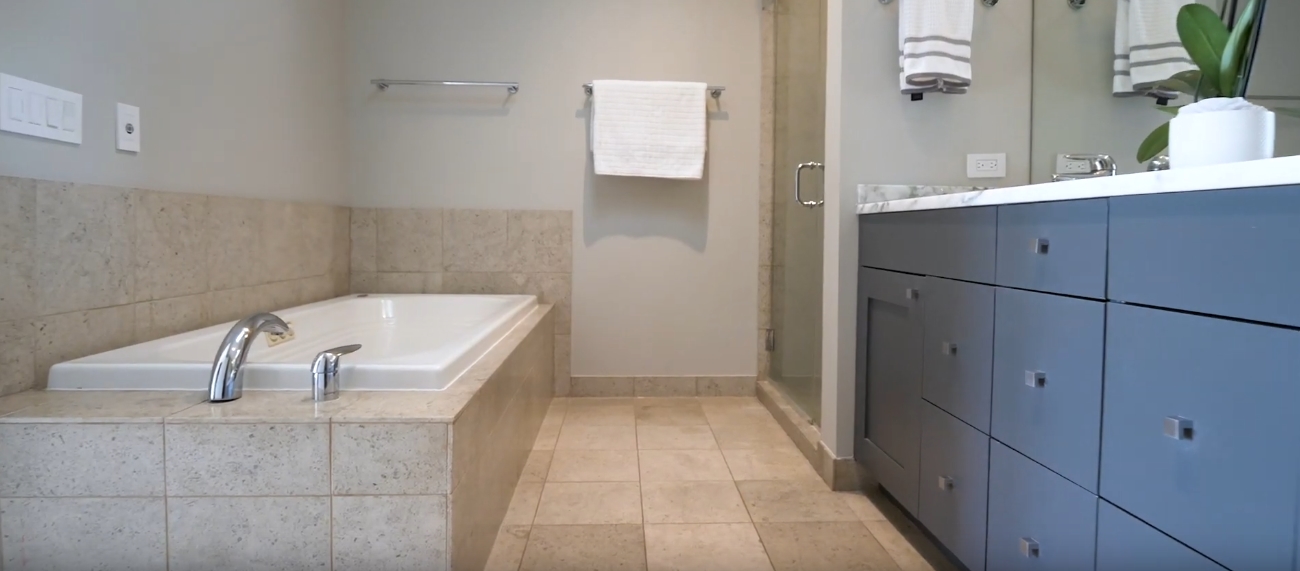 Penthouse Interior Design Tour vs. 2835 N Lakewood #5B Chicago | 3BD/2.1BA Penthouse Condo For Sale $929,900