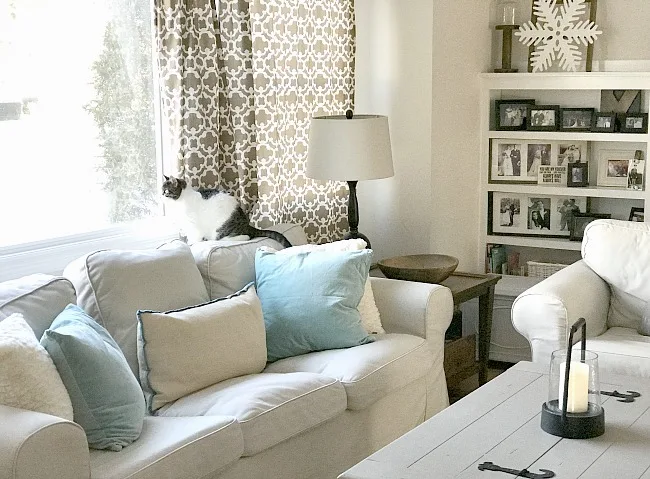 Living room with white couch and blue pillows