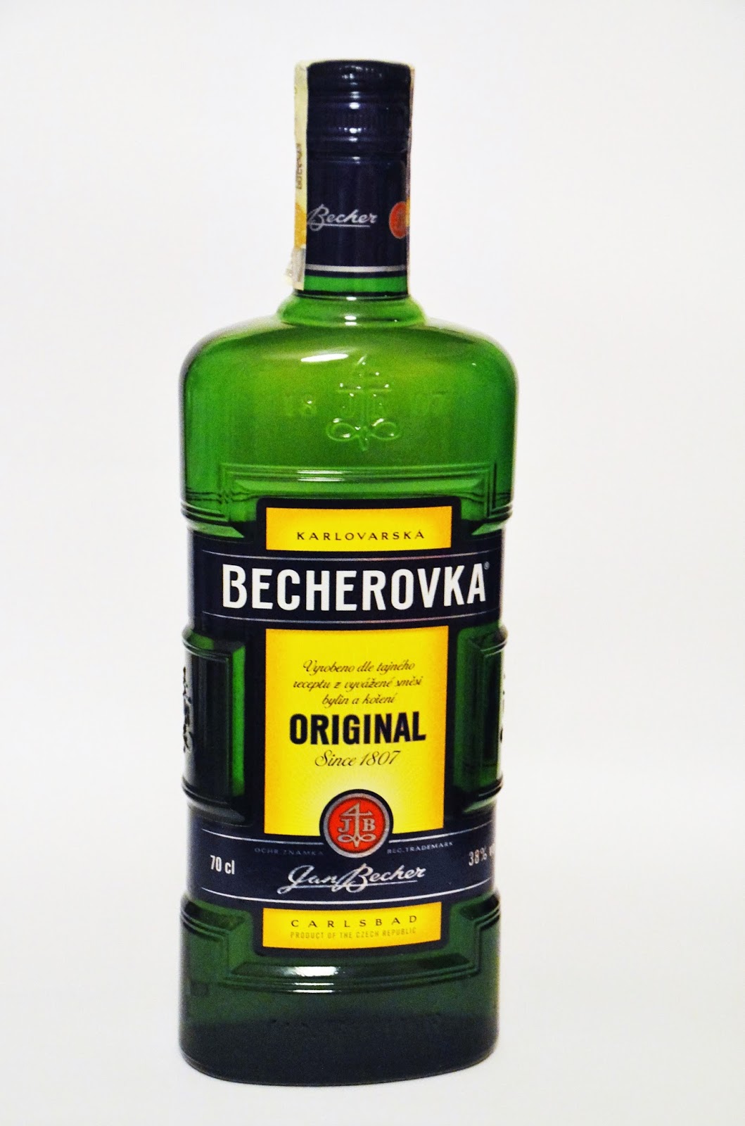 Биттер бехеровка. Бехеровка фото. Виски бехеровка. Бехеровка красное белое. Бехеровка красное белое.