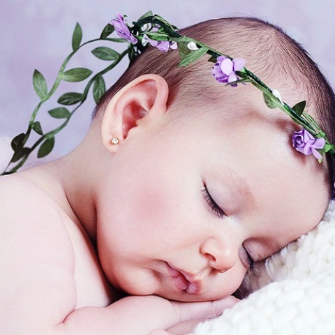 12 Foto Gambar Anak Perempuan Cantik Pakai Bandana Bunga Bayi