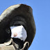 Monumento do Parque do Peão, em Barretos, ganha máscara para incentivar proteção contra coronavírus