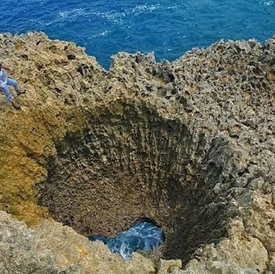 Spot Lubang Karang Wisata Pantai Mbehi Malang