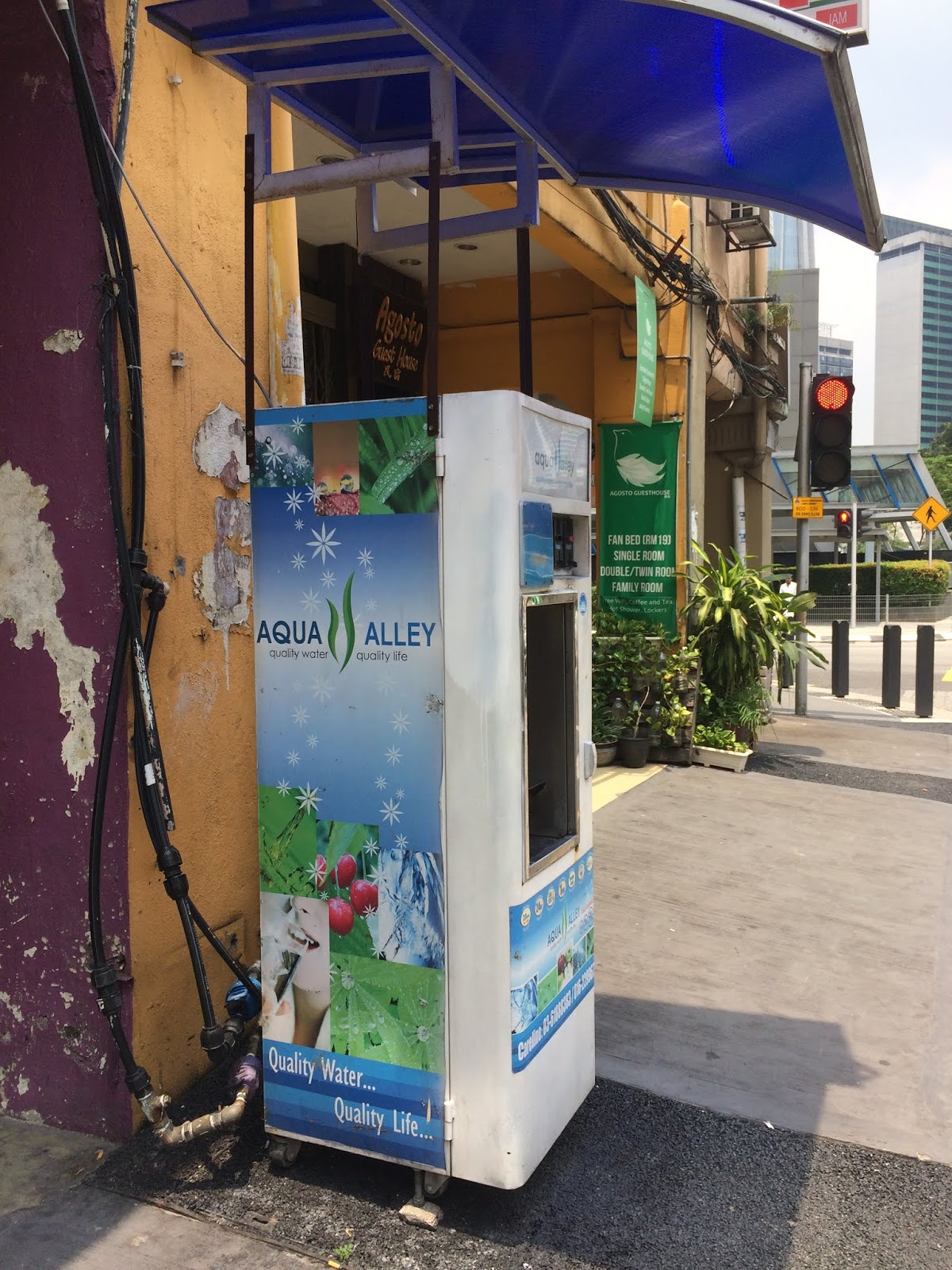 Kuala Lumpur Walk Pics Drinking water dispenser machine at Jalan Tun