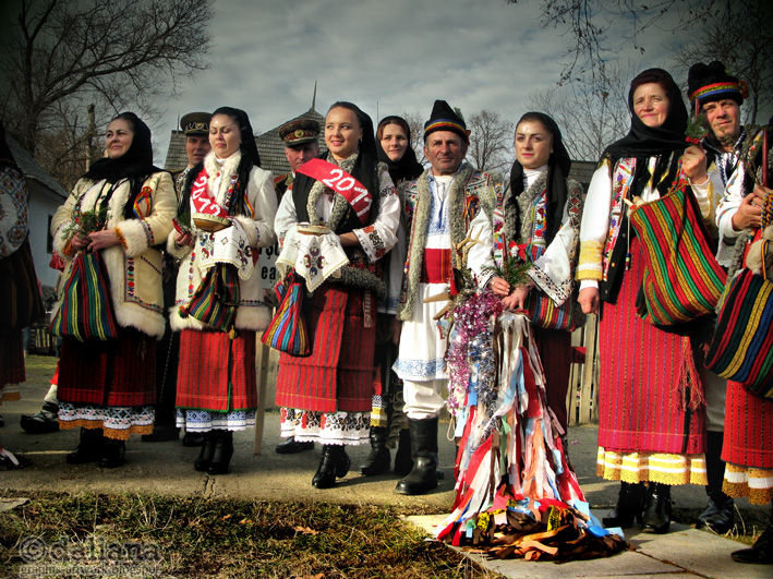 Photographis: Romanian Winter Traditions / Traditii Romanesti