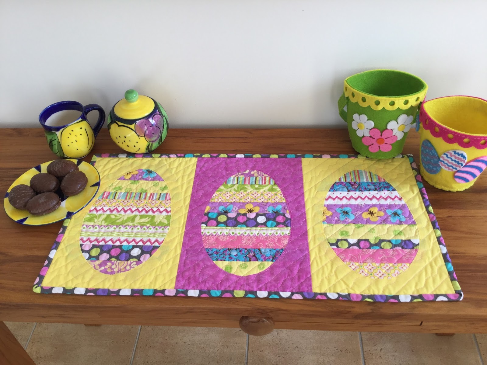 Wendy's quilts and more An Easter table runner