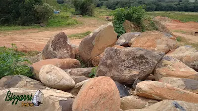 Pedra moledo para execução de paisagismo.
