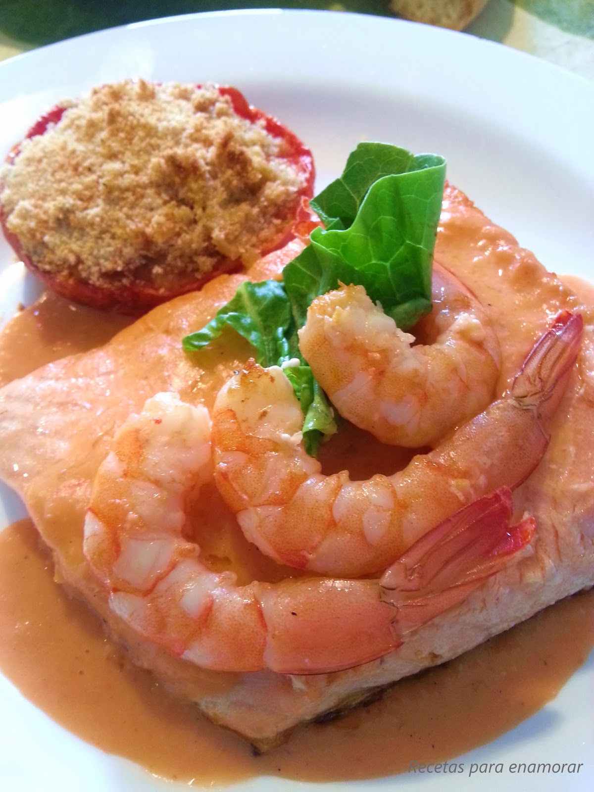 RECETAS PARA ENAMORAR Y DULCES BOCADITOS SALMÓN CON SALSA DE GAMBAS