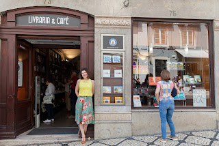 Fotografia em Portugal - um roteiro fotográfico à sua maneira entrada da livraria Bertrand