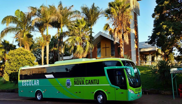 Nova Cantu: Acadêmicos recebem o ônibus que fará o transporte até Campo Mourão