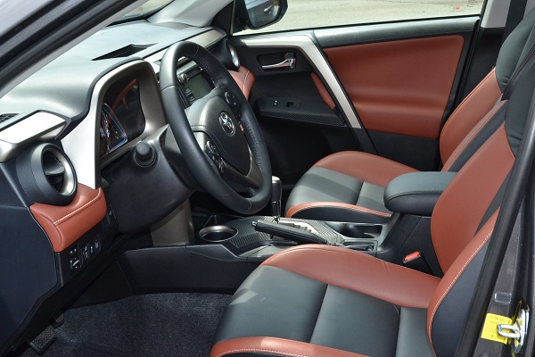 2015 Toyota RAV4 front interior