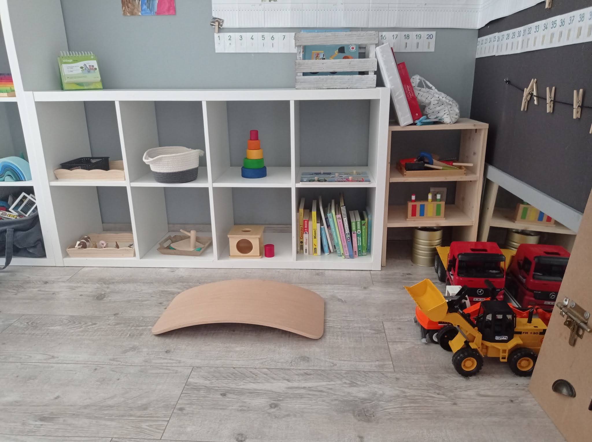Nido 15 mois Montessori thème chantier (mais pas que)