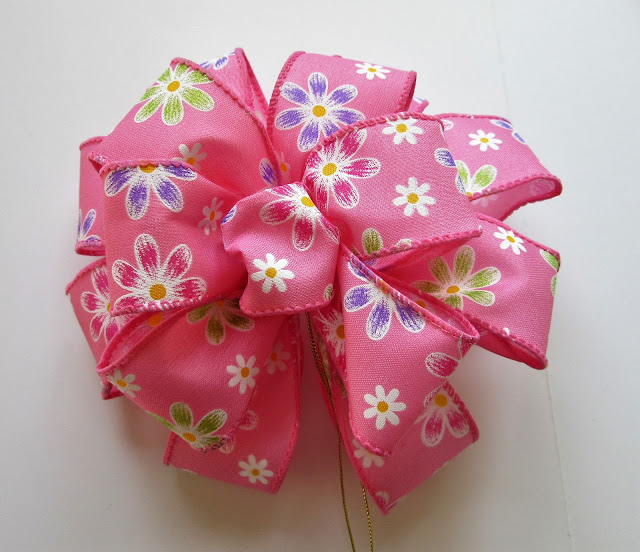 Beautiful gift bag bow