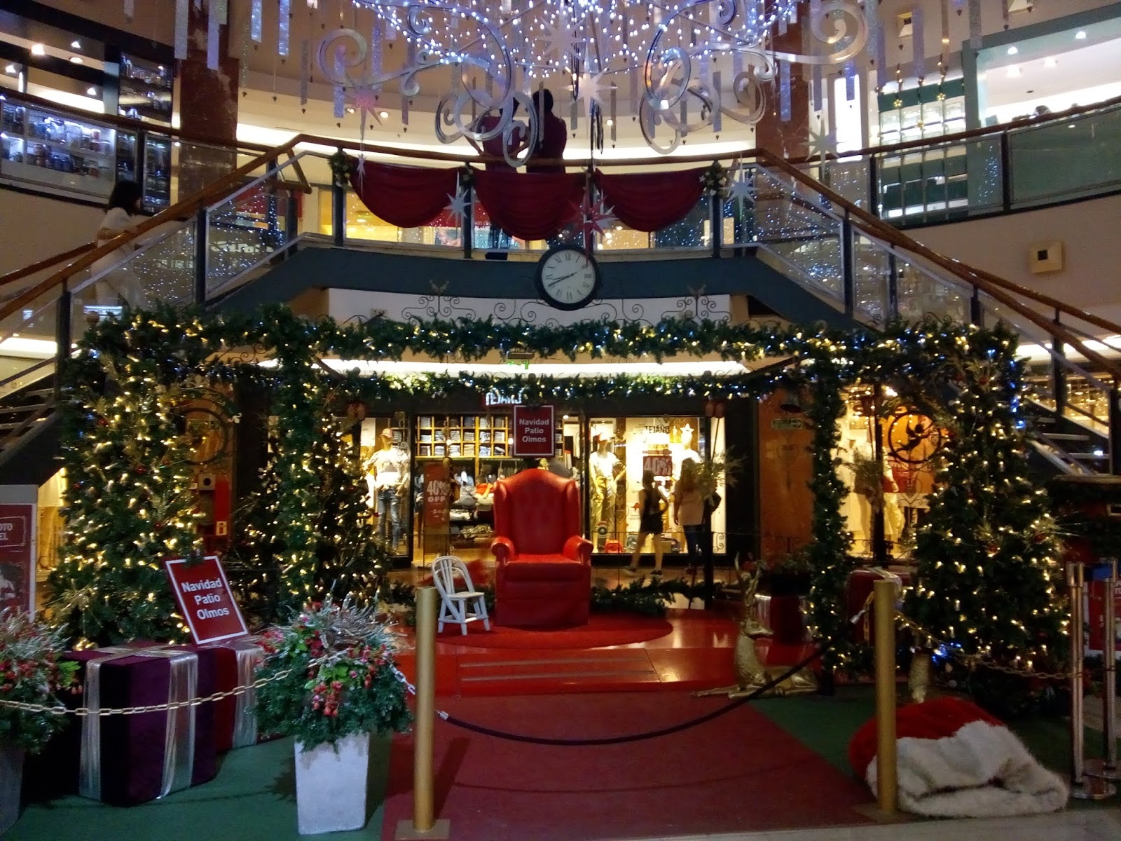 Felices Fiestas Patio Olmos