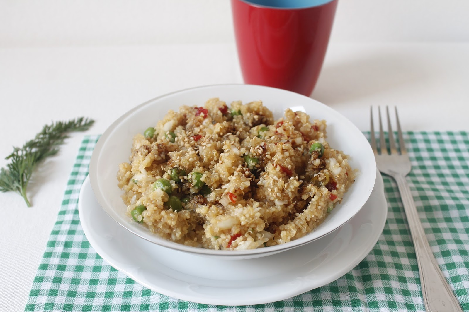 Ensalada de quinoa y cuscús con aliño picante Con sabor a huerto