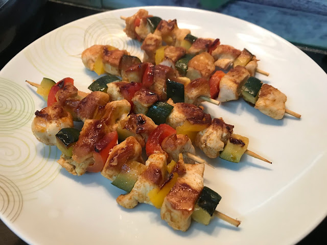 PINCHOS DE POLLO Y VERDURAS EN PARRILLA AMC