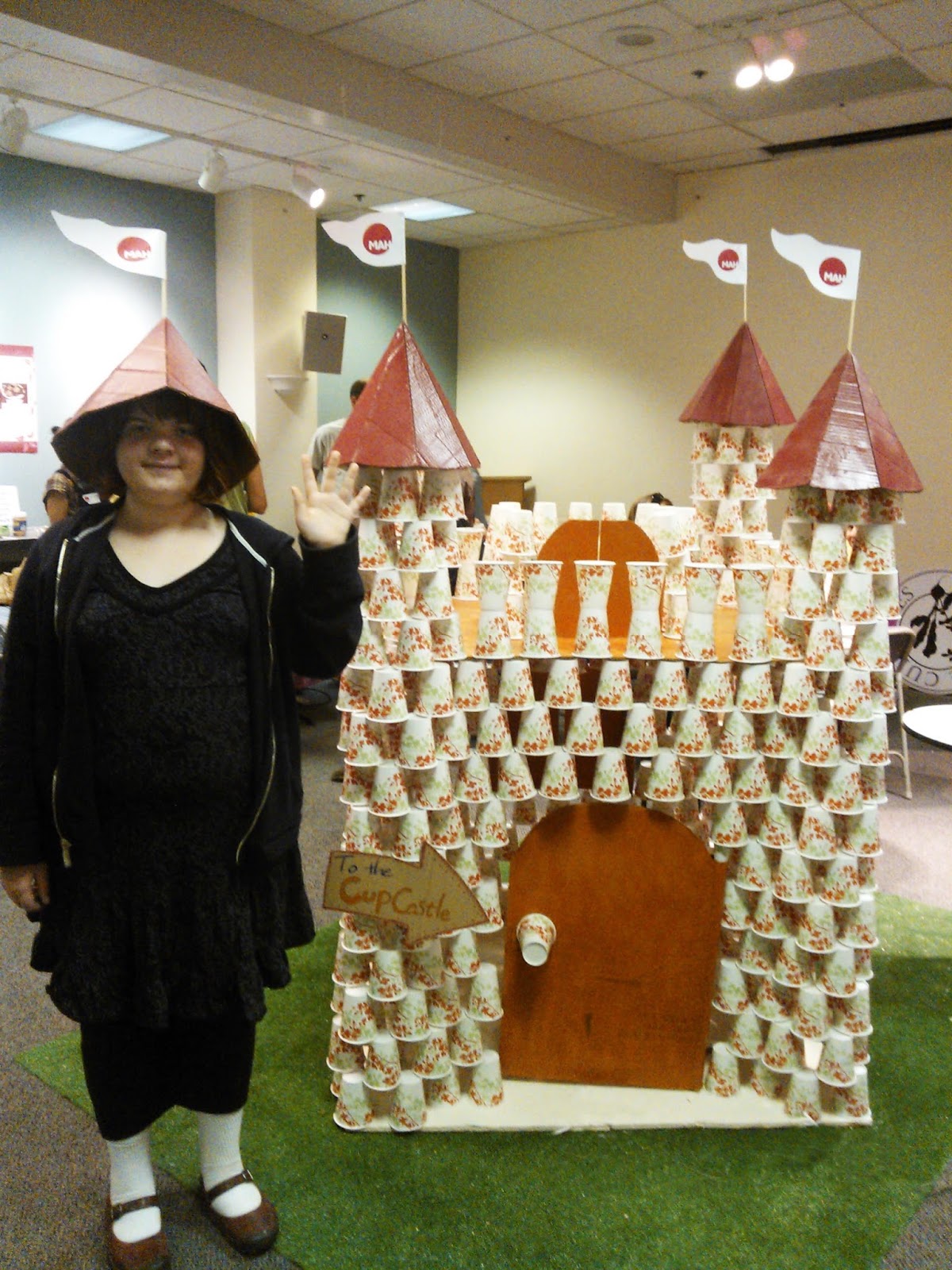 Santa Cruz MAH, A Museum of Participation: 600 paper cups built a castle!