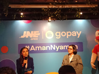 bayar jne makin mudah dengan gopay, gopay membantu meningkatkan ekonomi indonesia, bisnis online dengan cashless
