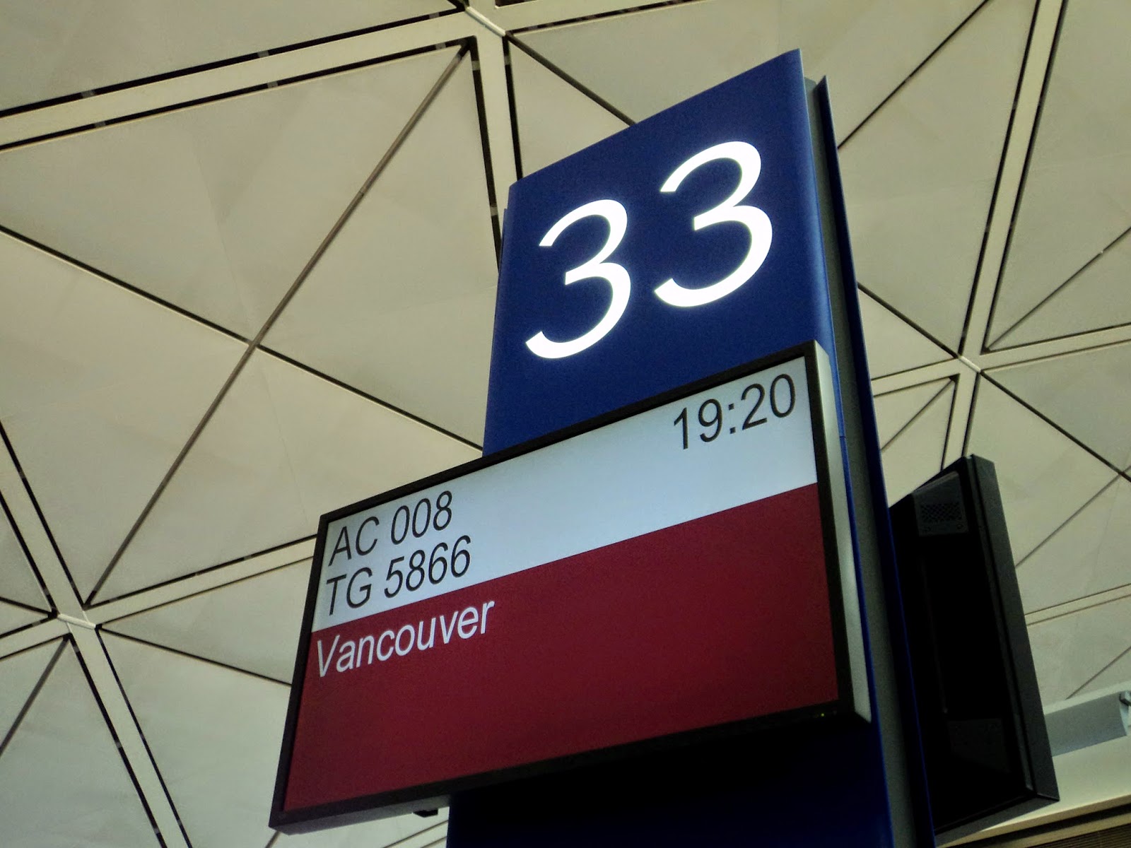 flight-review-manila-to-vancouver-via-hong-kong-philippine-flight