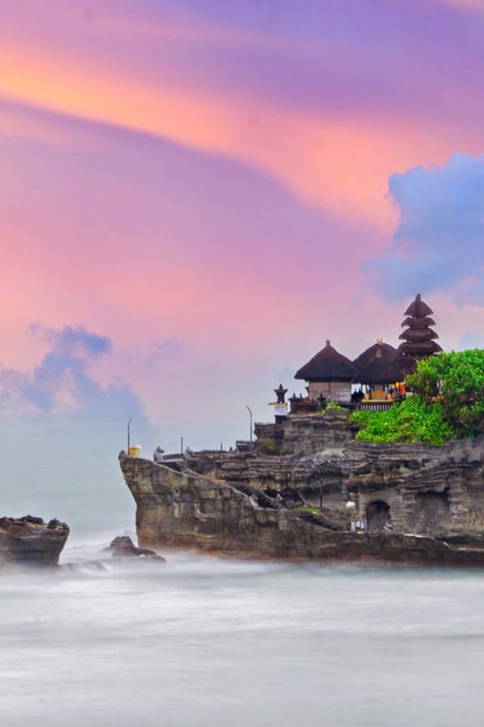 10 Places You Shouldn't Miss in Indonesia | Tanah Lot Temple - Bali, Indonesia 10 Places You Shouldn't Miss in Indonesia | Tanah Lot Temple - Bali, Indonesia