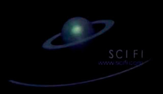 Logo del canal Sci-Fi que se aprecia en la esquina inferior derecha de las imágenes del storyboard.