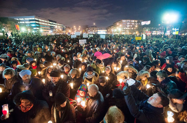 Canadians gather in Montreal on January 30, 2017 to support the Muslim community as it mourns the victims of the Quebec City mosque shooting.