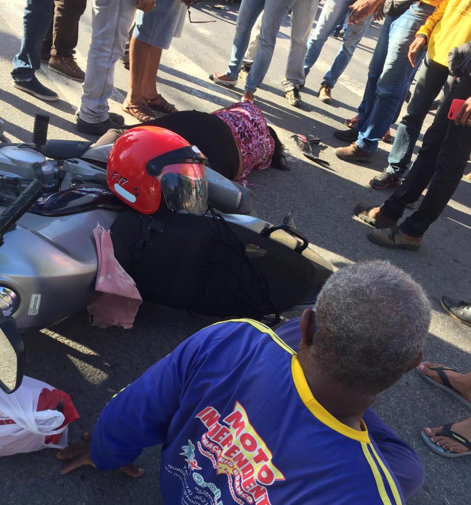 Colisão entre motos deixa dois feridos no centro de Jacobina