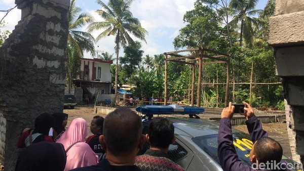 Jangan Ngakak! Ini 'Tata Cara Kerajaan' di Keraton Agung Sejagat Jangan Ngakak! Ini 'Tata Cara Kerajaan' di Keraton Agung Sejagat